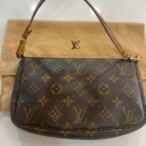 Authentic Vintage Louis Vuitton  Monogram Canvas Pochette Accessoires